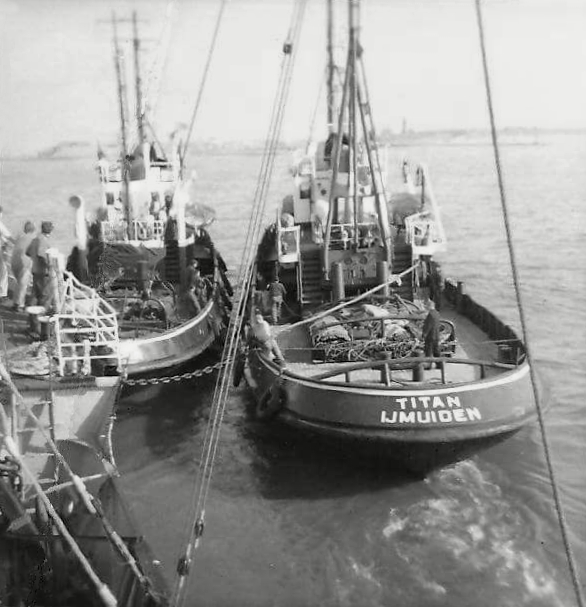 Weissmuller tugs tow Mi-Amigo into Amsterdam Weissmuller tugs tow Mi-Amigo into Amsterdam