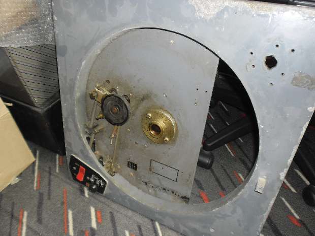 Turntable platter removed Deck 1