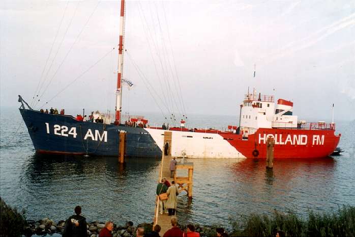 MV Communicators arrives at Khuizen