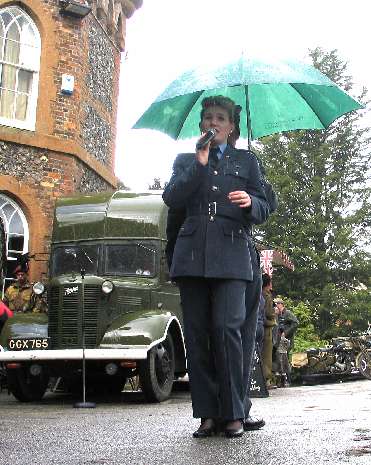 Kas singing in the rain