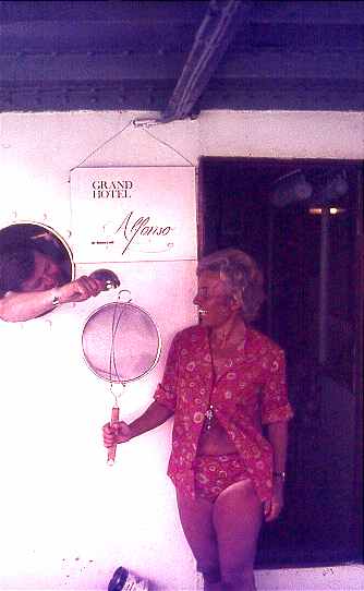 Alfonso tempts Piet from galley Alfonso tempts Piet from galley