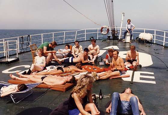 Monique & Caroline djs on rear deck