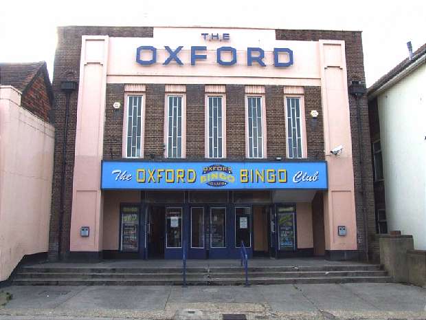 Oxford/Kings Bingo building front 12/7/10