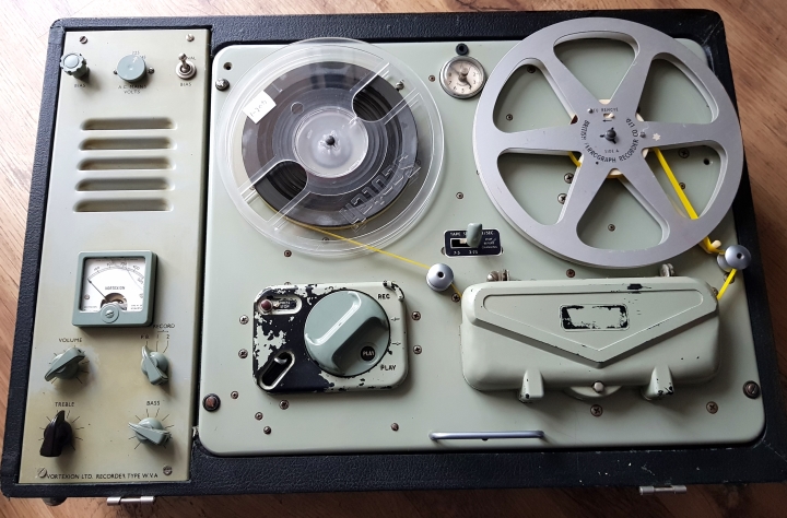 Radio Invicta Wearite Tape Machine Radio Invicta Wearite Tape Machine