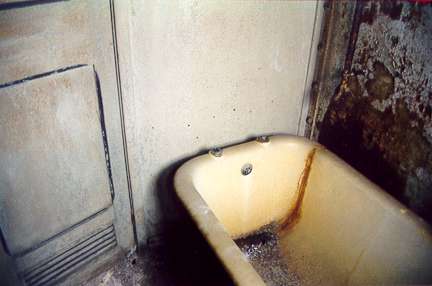 Ratings Bathroom on lower level Ratings Bathroom on lower level