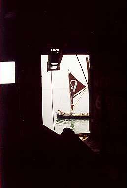 Intermediate Level & Crane operative hatch Intermediate Level & Crane operative hatch