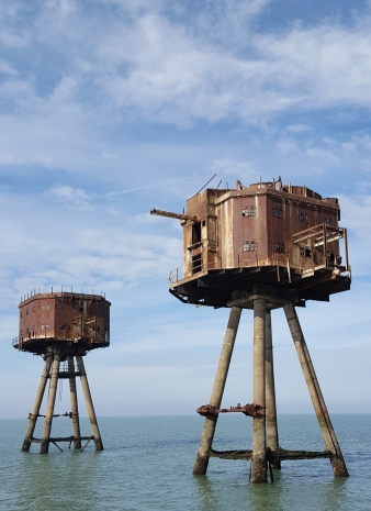 Searchlight & G4 towers