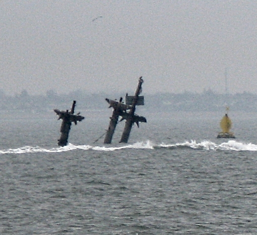 Pilot Cutter wake by SS Richard Montgomery Masts
