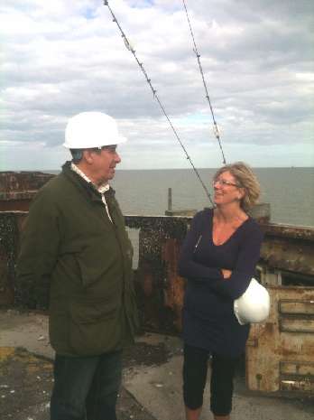 Jools Holland having a chat