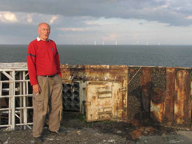 Tony Pine by 3.7" shell locker Tony Pine by 3.7" shell locker