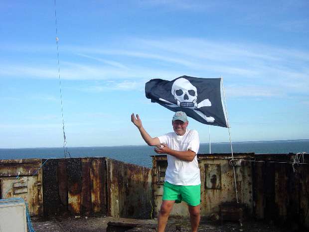 Skull & Cross Bones with Bob Skull & Cross Bones with Bob