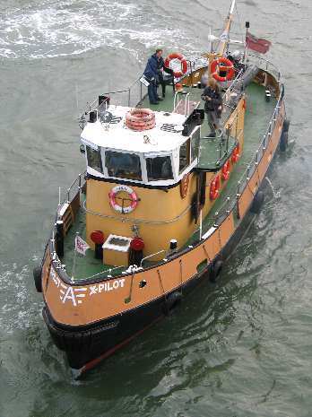 X-Pilot 3/4 port bow