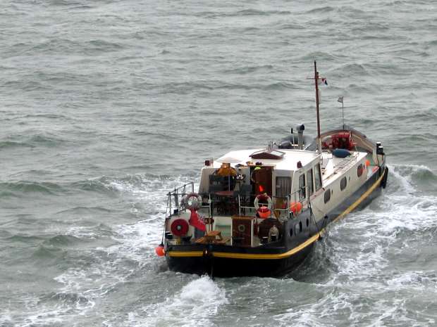 Jonas passes close Jonas passes close