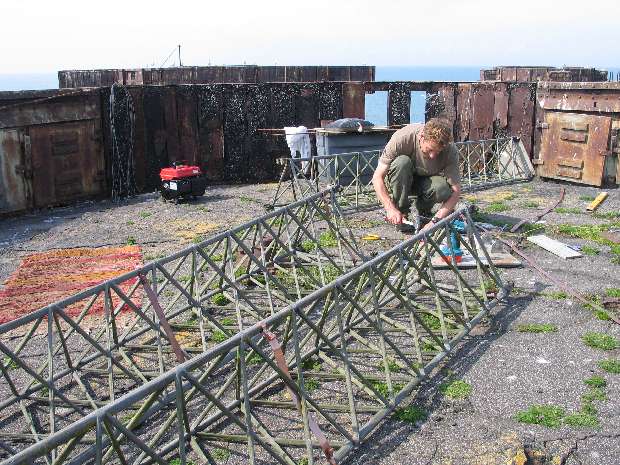 Antenna sections on gun platform Antenna sections on gun platform