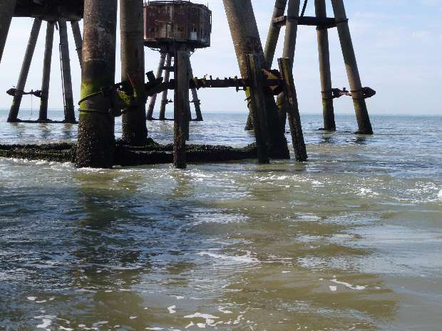 Fort leg bracing Fort leg bracing