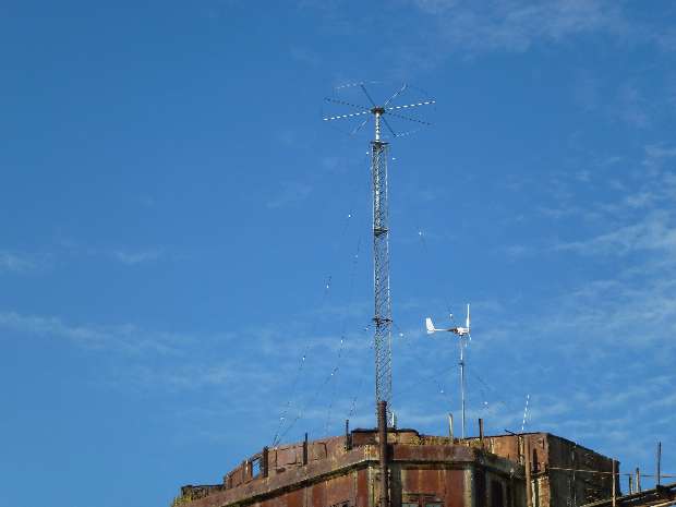 Radio antenna & wind turbine Radio antenna & wind turbine