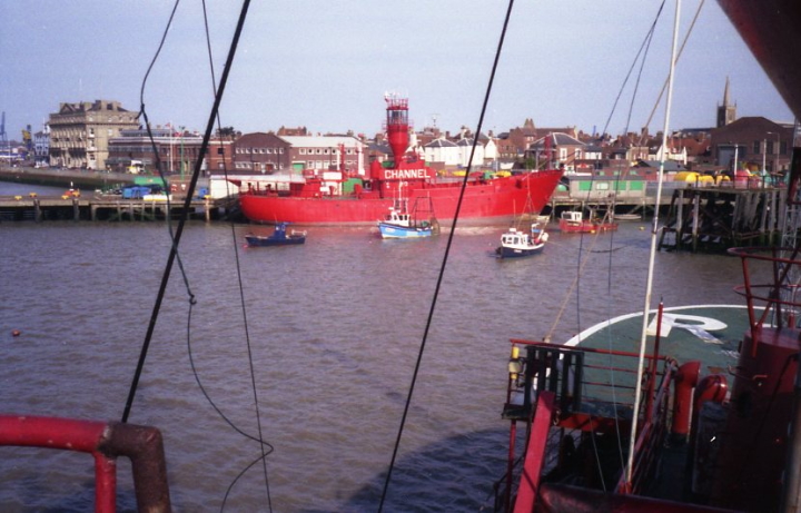 Channel Ligh Ship from LV18