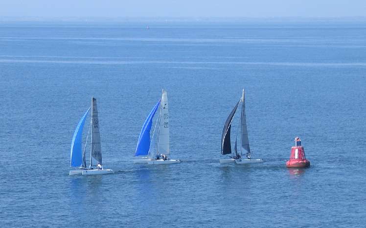 GBR 16, 422 & unknown round the buoy